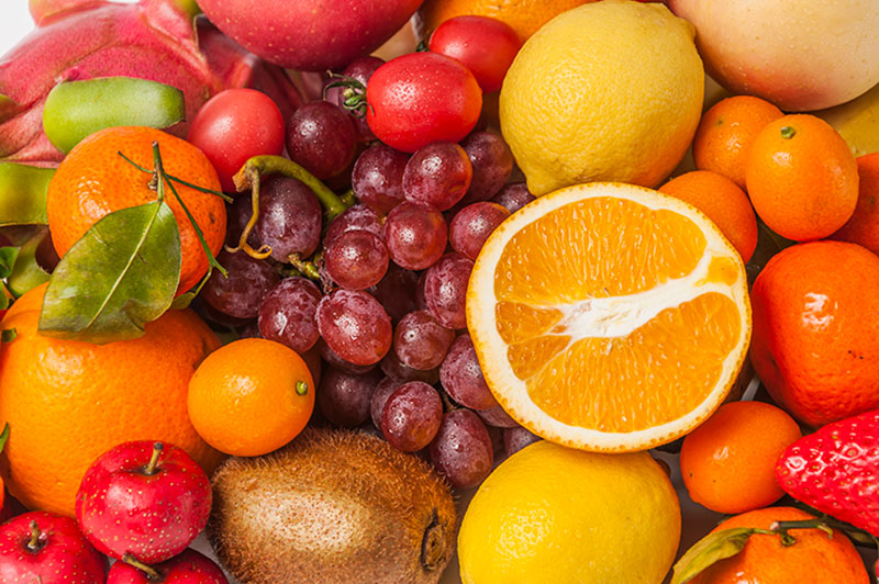 外食族想要補充維生素，吃水果比喝果汁要好得多